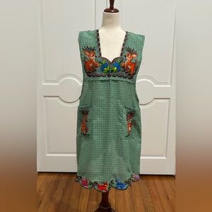 One of a Kind Traditional Oaxaca Apron  with pockets and flower Embroidery.Large